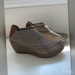 Final $ Bernie Mev Gem Wedges - Brown - Size 10